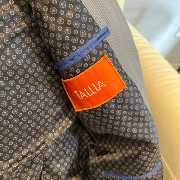 TipTop Tailors Full Suit - Picture 5 of 12